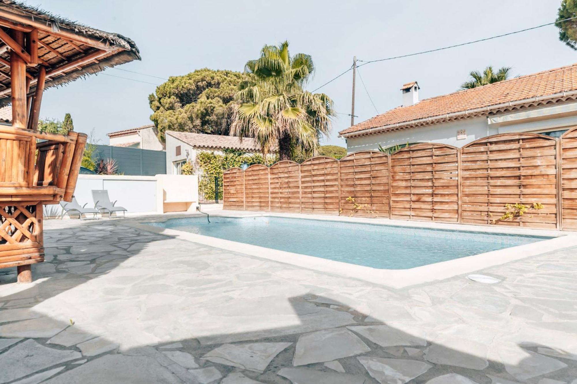 Reve D'Azur En Bord De Mer A La Nartelle Avec Piscine Dans La Residence, Terrasse, Bbq, 2 Chambres 2 Sdb Logement De 35M2 Draps Inclus Сент-Максім Екстер'єр фото